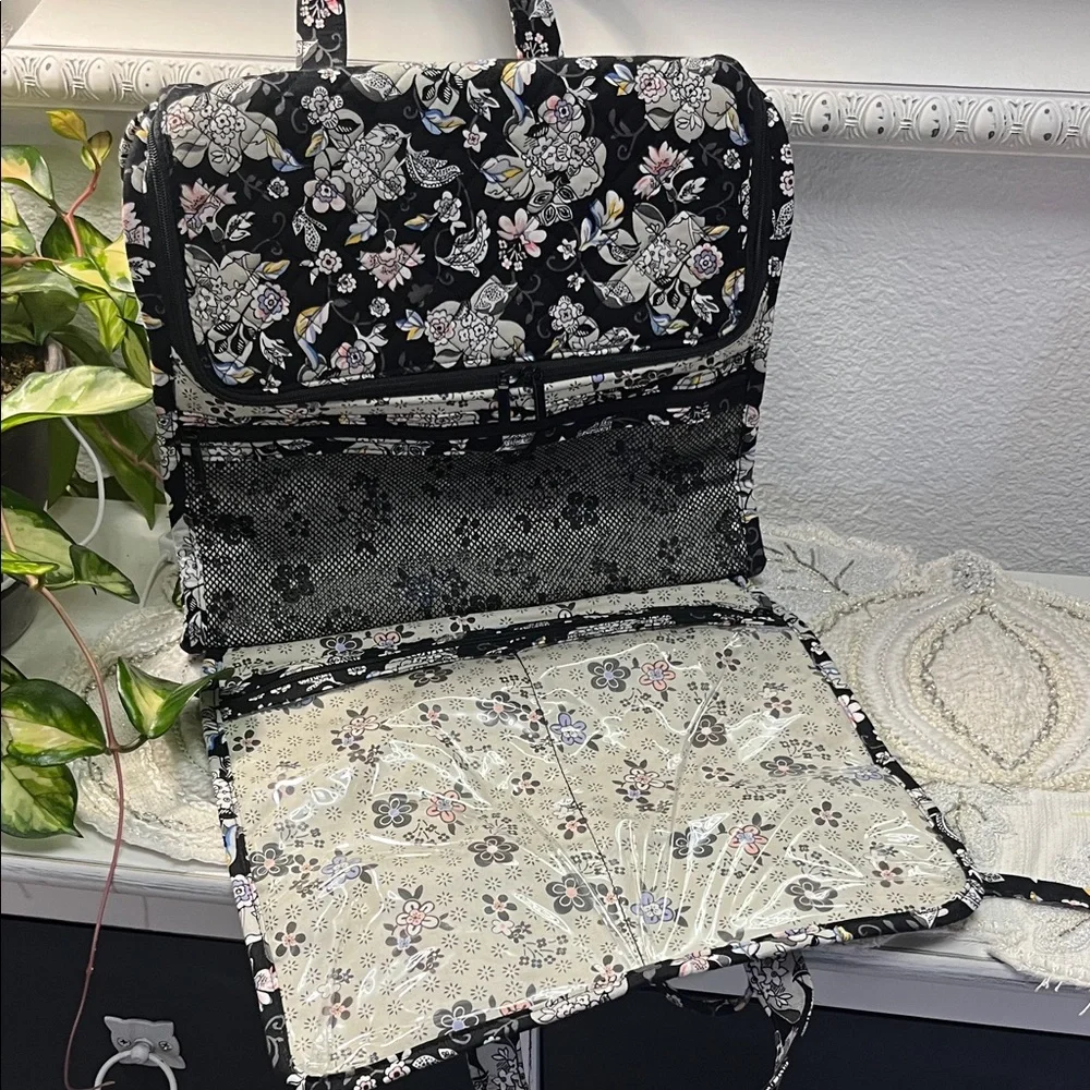 NWOT  Vera Bradley Iconic Grand Hanging Organizer